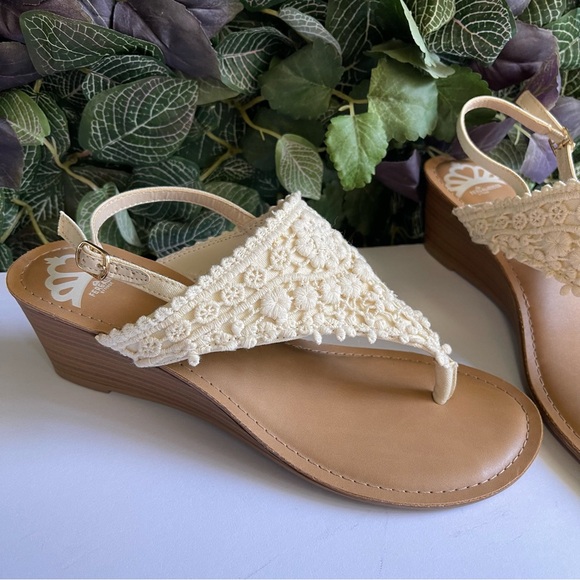 Fergalicious Women's Calmly Wedge Sandal color Cream Crotchet size 8 - Picture 7 of 11